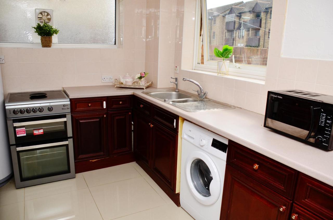33Sm Dreams Unlimited Serviced Accommodation- Staines - Heathrow Stanwell Εξωτερικό φωτογραφία