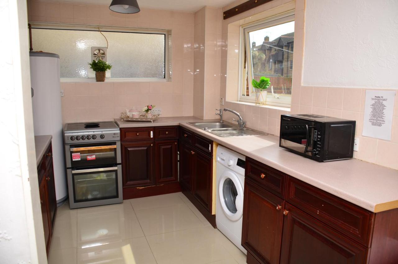 33Sm Dreams Unlimited Serviced Accommodation- Staines - Heathrow Stanwell Εξωτερικό φωτογραφία