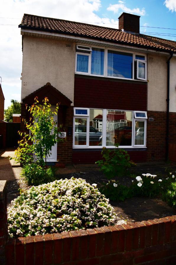 33Sm Dreams Unlimited Serviced Accommodation- Staines - Heathrow Stanwell Εξωτερικό φωτογραφία