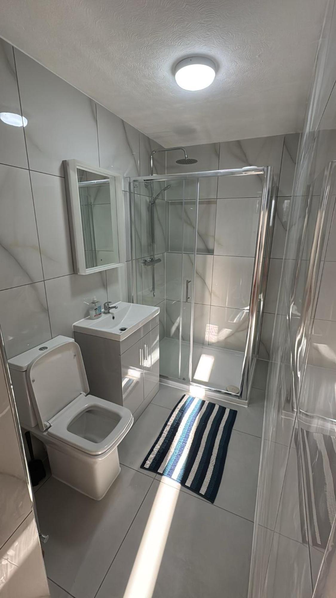33Sm Dreams Unlimited Serviced Accommodation- Staines - Heathrow Stanwell Εξωτερικό φωτογραφία
